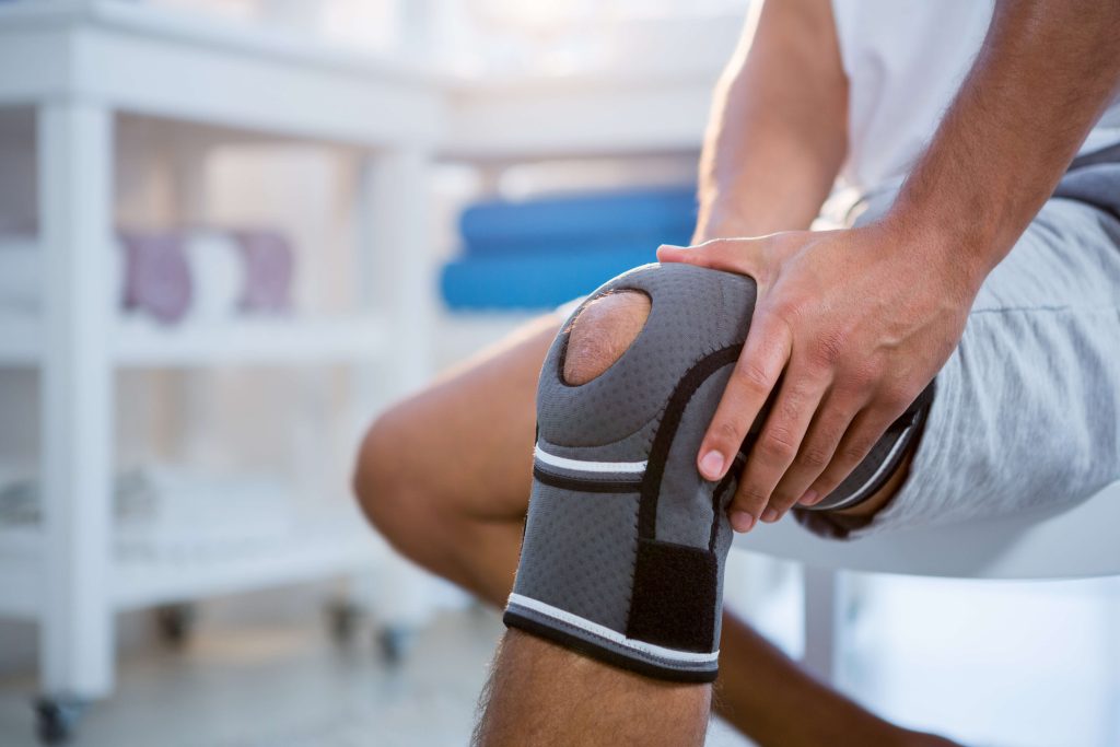 4 physical therapy treatments that may improve pain in the back of the knee shutterstock 576127462 treating swollen knees
