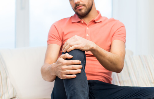 6 possible explanations why your knee hurts when you bend it shutterstock 384279496 discover 6 possible explanations about why your knee hurts when you bend it and how rehab access physical therapy can help.