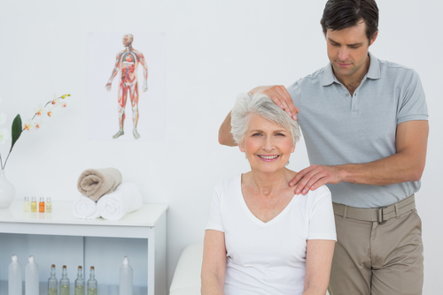 Chronic neck pain treatment — four benefits of physical therapy