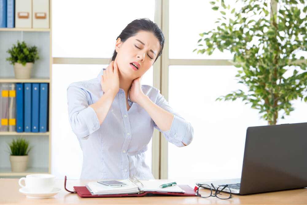 Why does it hurt to turn my neck? shutterstock 443695903 sudden neck pain