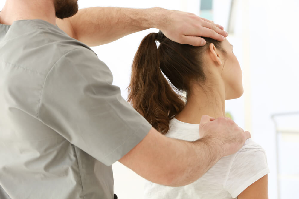 6 top stretches for neck and shoulder pain shutterstock 559650799 6 top stretches for neck and shoulder pain | ssor