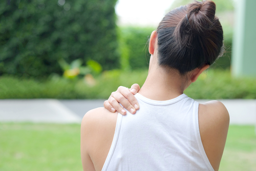 Four conditions that cause pain in the shoulder blade area