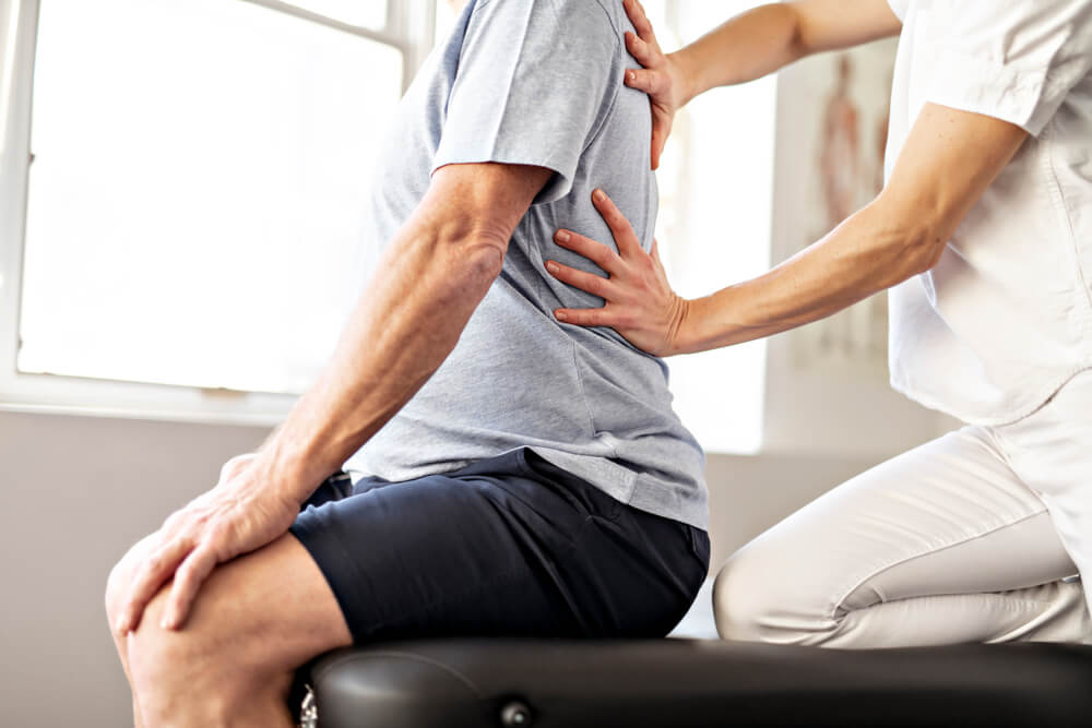 pain in center of back