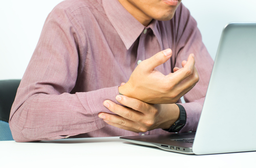 Four tips for preventing wrist pain from typing
