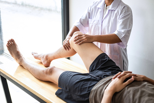 knee tightness and pain when bending
