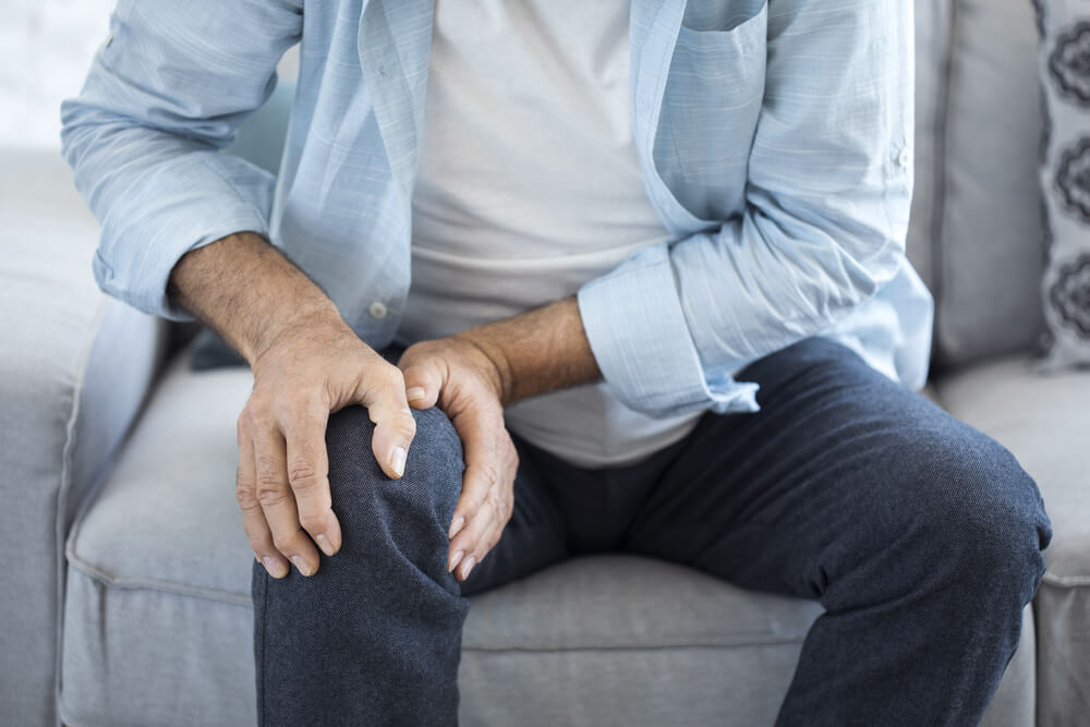 8 symptoms that may indicate a torn meniscus shutterstock 682005259 how to rehab a knee without surgery