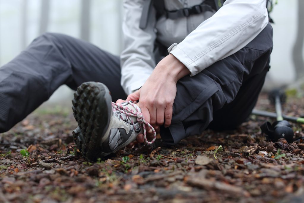what causes sharp ankle pain that comes and goes? ankle pain